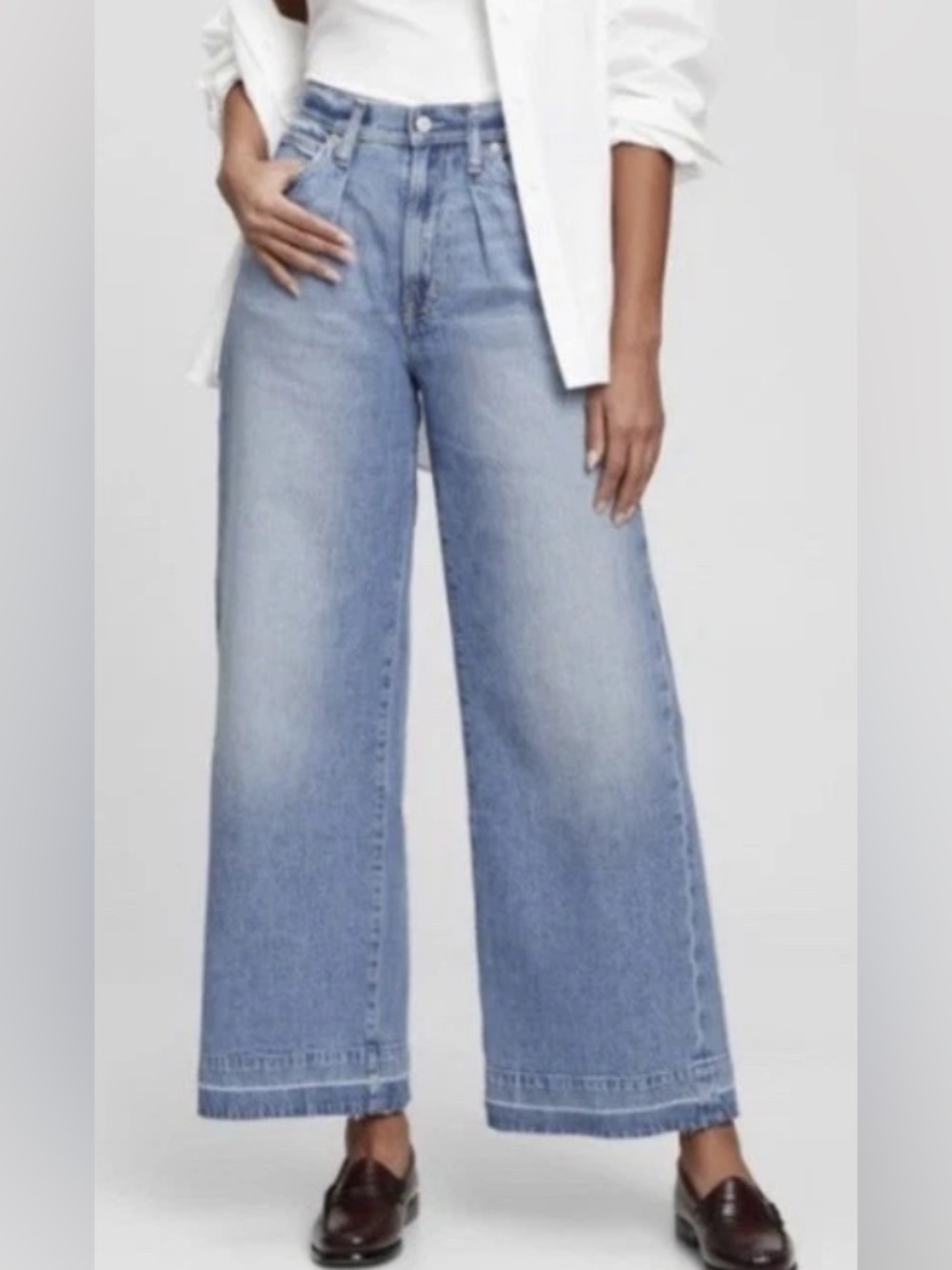 Gap - NEW - High-Rise Pleated Trouser Jeans with a Raw Hem